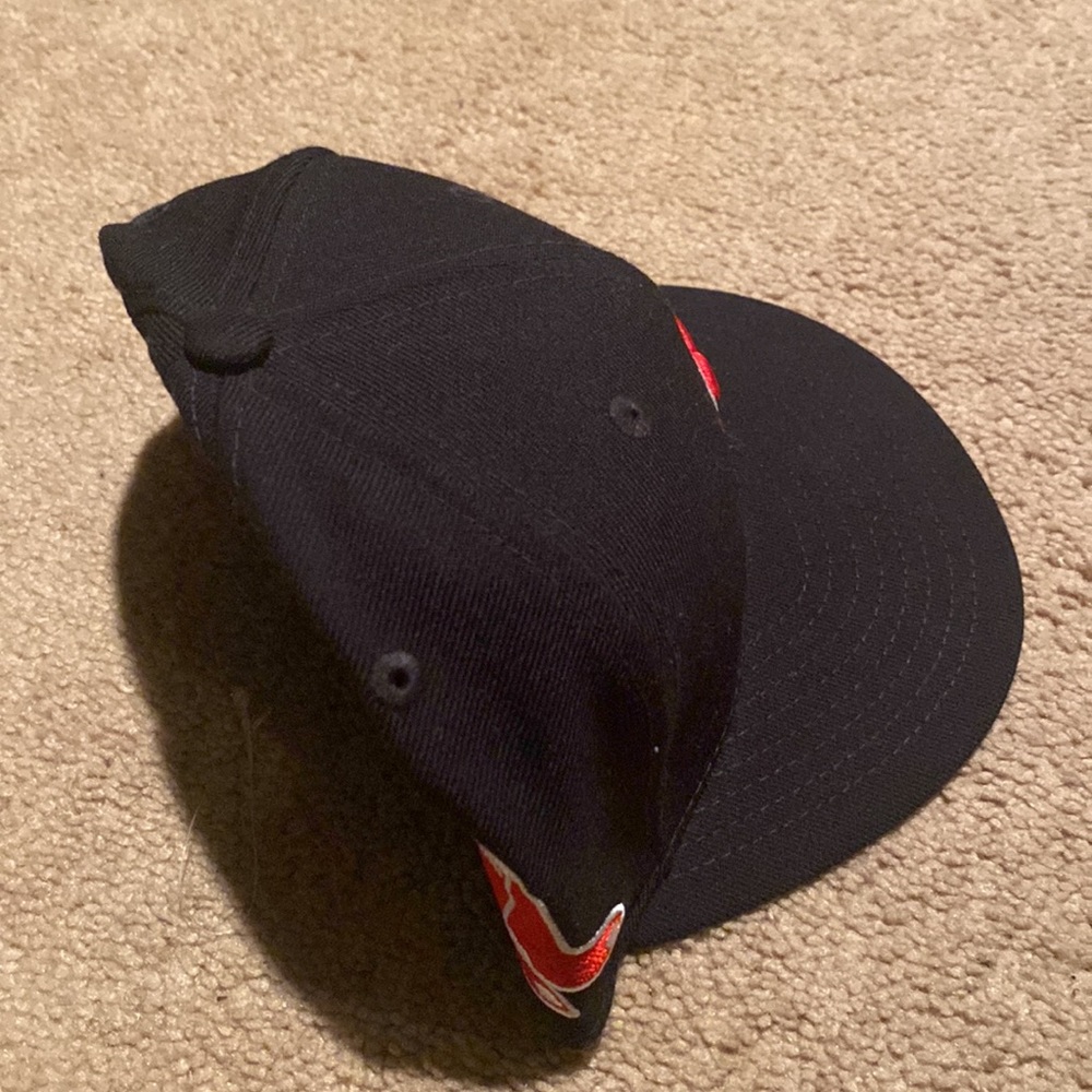 Snap back hat - Picture 2 of 3